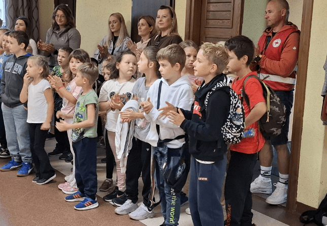 Uczniowie szkoły PSP 3 w Kozienicach podczas akcji " I Biego po zdrowie z PCK"