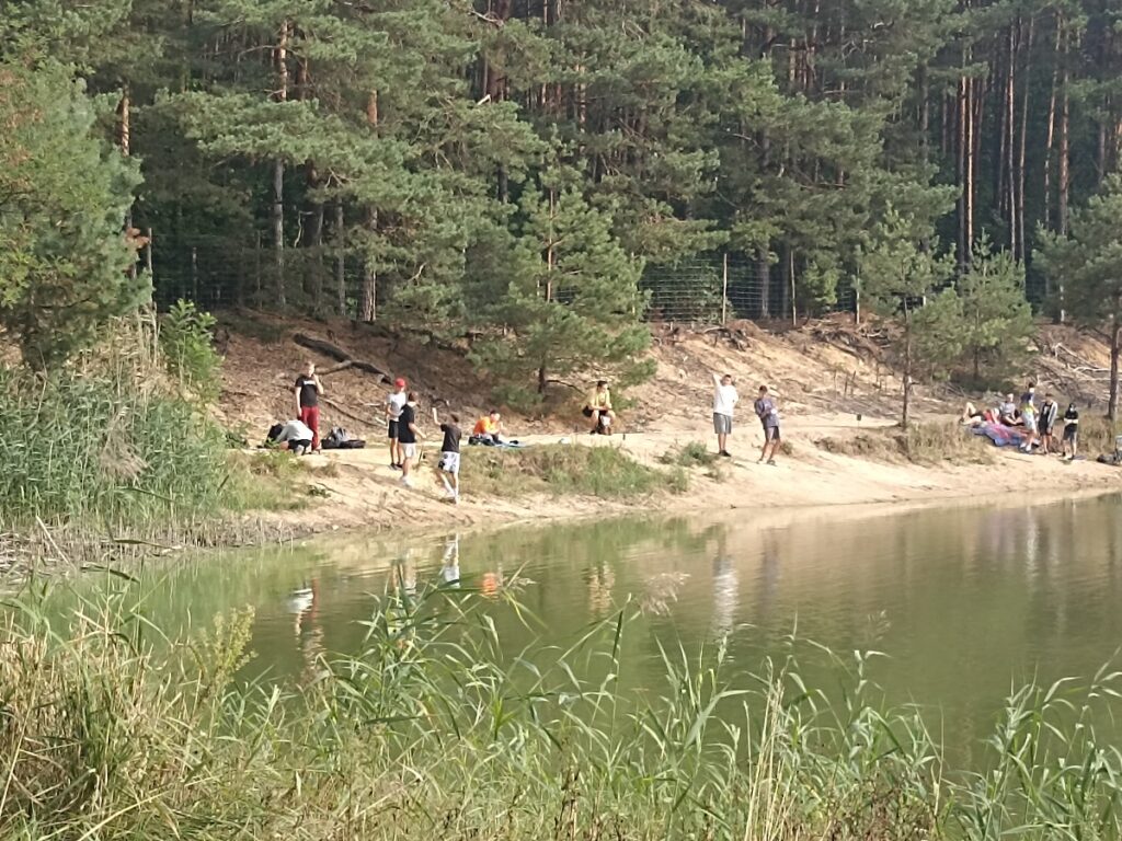 Uczniowie PSP 3 Kozienice na rajdzie pieszym do Opatkowic