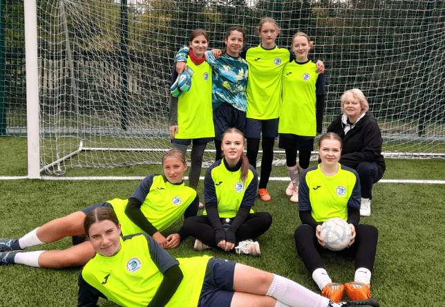 Uczennice naszej szkoły podczas TURNIEJU  POWIATOWEGO  W  PIŁCE  NOŻNEJ  DZIEWCZĄT KLAS VIII – VII       