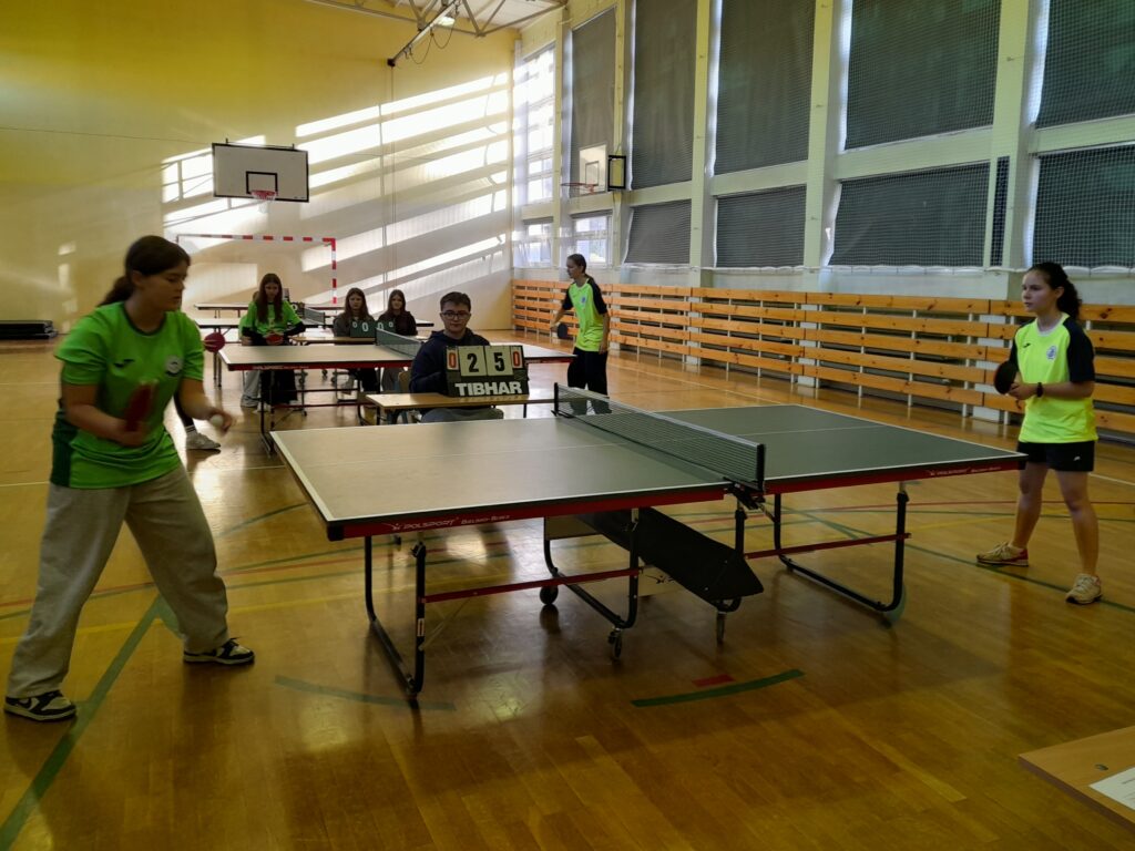 Uczniowie podczas rozgrywek.