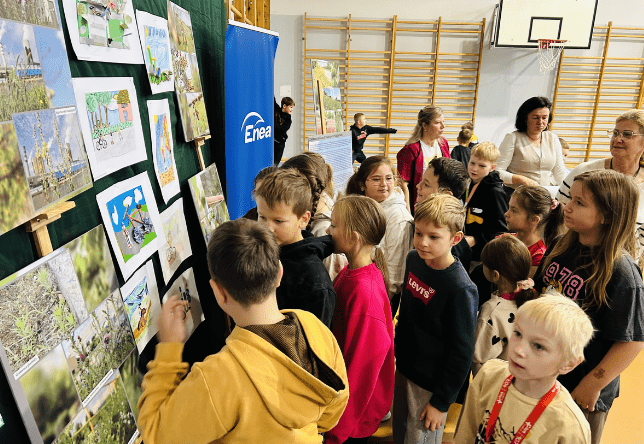 Uczniowie naszej szkoły podczas rozstrzygnięcia konkursu plastycznego zorganizowanego w ramach projektu Szkoła w Ruchu we współpracy z Enea Sp.z.o.o Kozienice. 