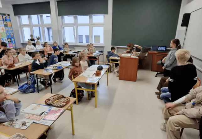 Udział uczniów w Ogólnopolskim programie edukacyjnym PCK "Ratowniczek pomaga Ci pomagać"