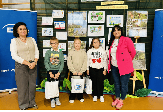Uczniowie naszej szkoły podczas rozstrzygnięcia konkursu plastycznego zorganizowanego w ramach projektu Szkoła w Ruchu we współpracy z Enea Sp.z.o.o Kozienice. 