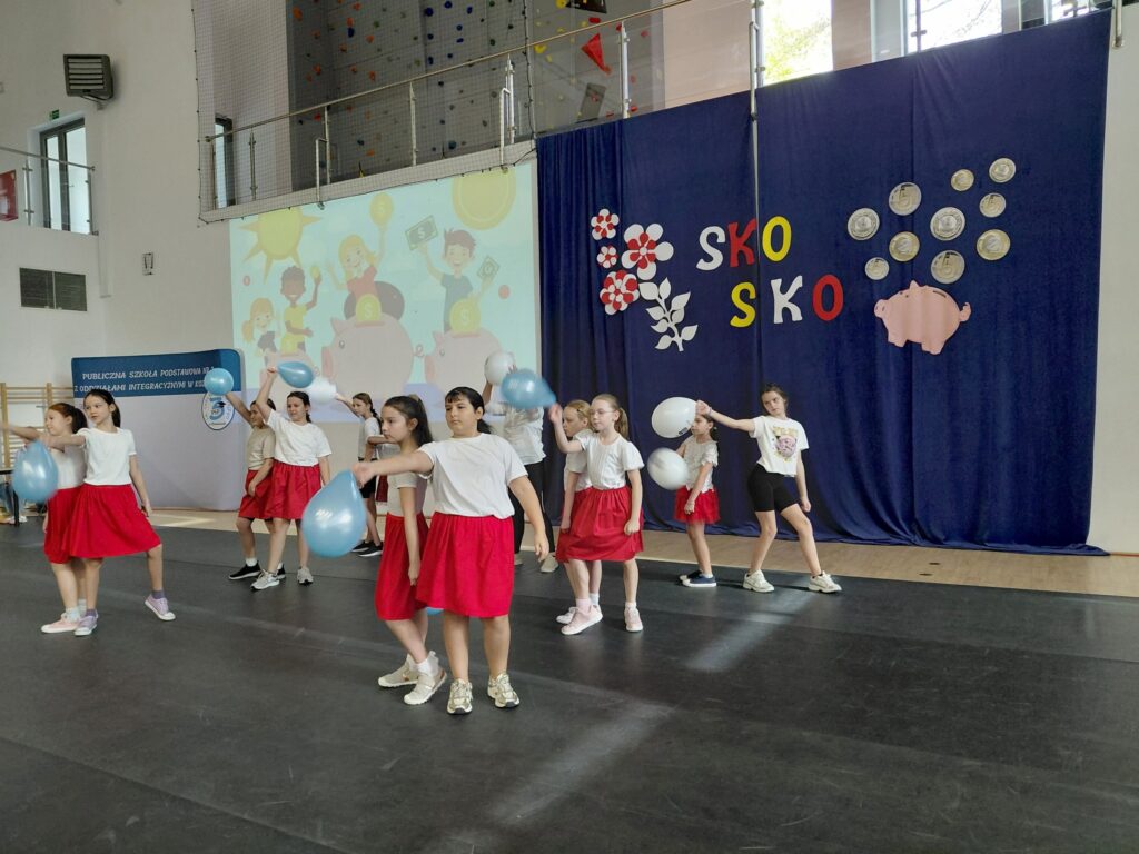 Uczniowie podczas apelu SKO