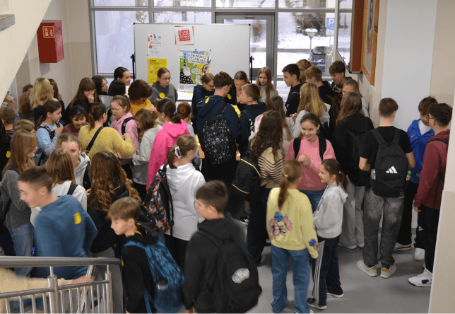 Uczniowie naszej szkoły biorący udział w Dniu Życzliwości i Pozdrowień