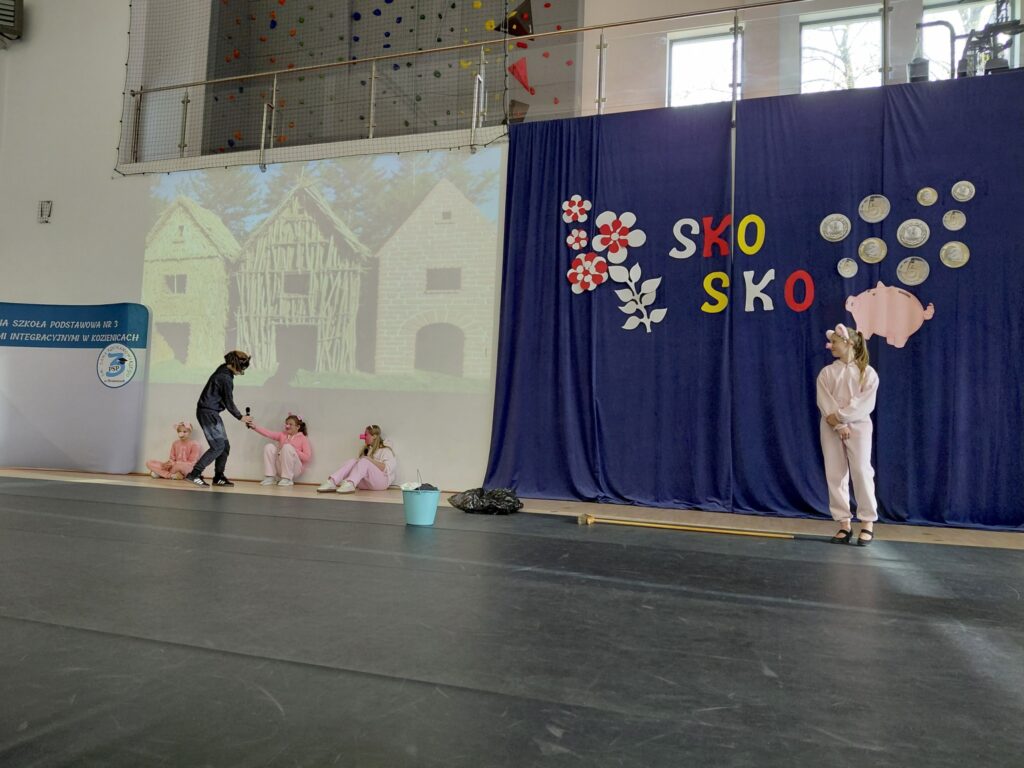 Uczniowie podczas apelu SKO