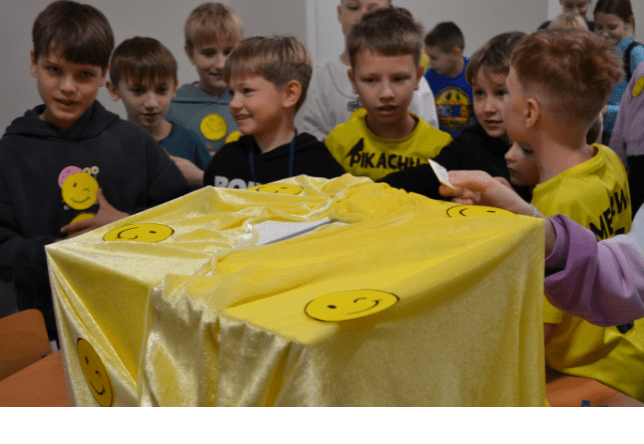 Uczniowie naszej szkoły biorący udział w Dniu Życzliwości i Pozdrowień