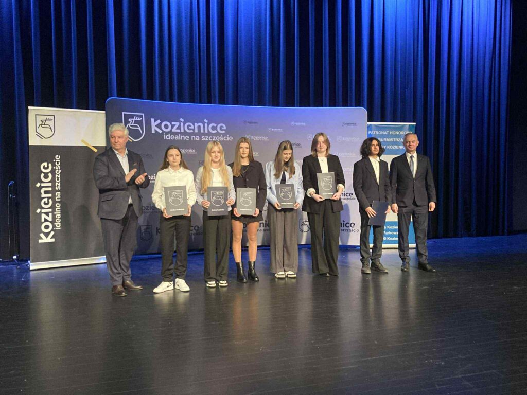 Uczniowie na scenie CKA