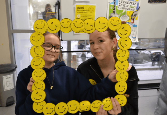 Uczniowie naszej szkoły biorący udział w Dniu Życzliwości i Pozdrowień