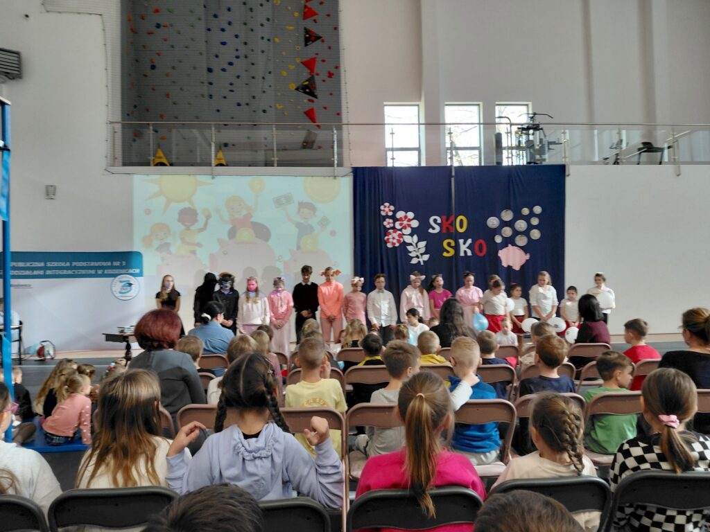 Uczniowie podczas apelu SKO