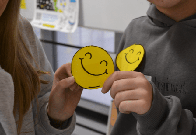 Uczniowie naszej szkoły biorący udział w Dniu Życzliwości i Pozdrowień