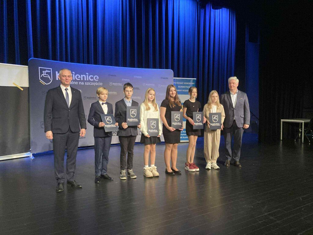 Uczniowie na scenie CKA