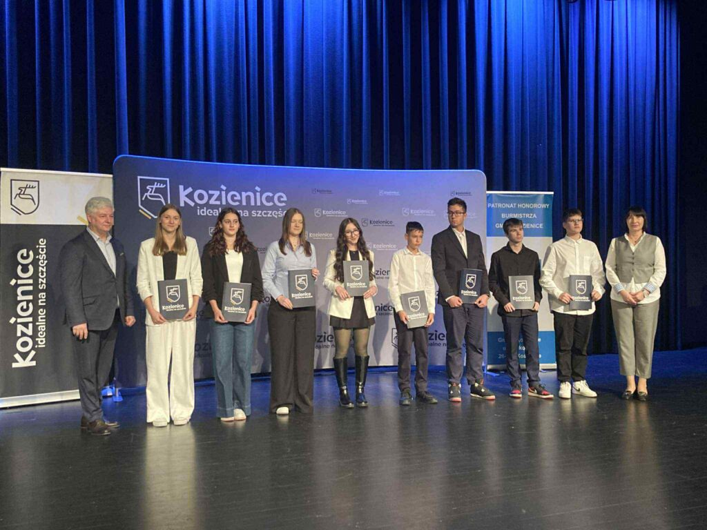 Uczniowie na scenie CKA