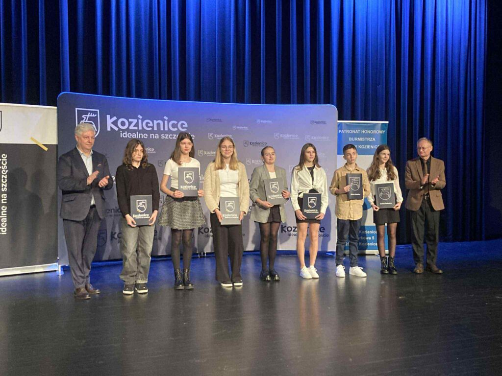 Uczniowie na scenie CKA