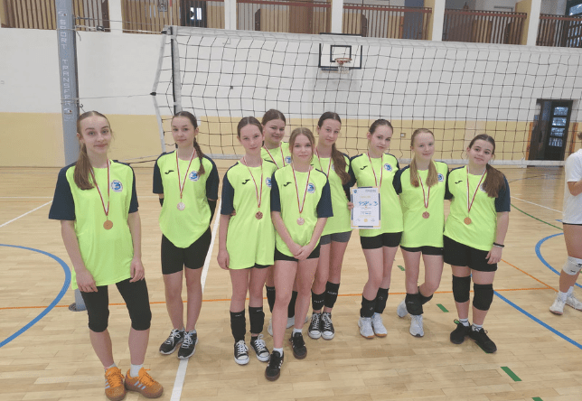 Gminne zawody w piłce siatkowej dziewcząt klas VII i VIII