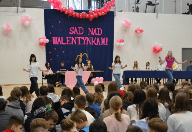 Udział uczniów w akademii walentynkowej