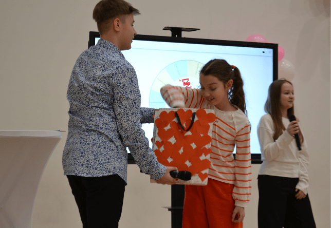 Udział uczniów w akademii walentynkowej