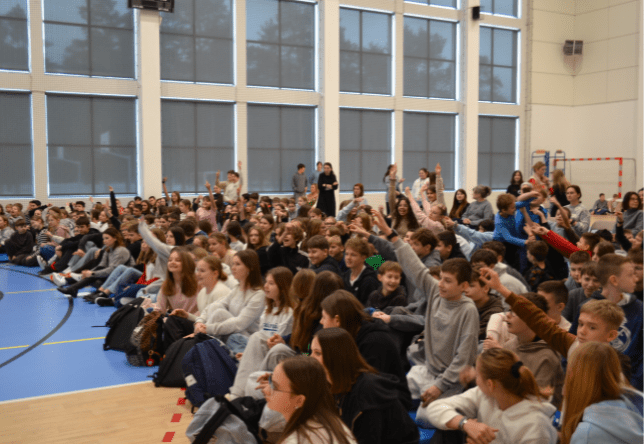 Udział uczniów w akademii walentynkowej