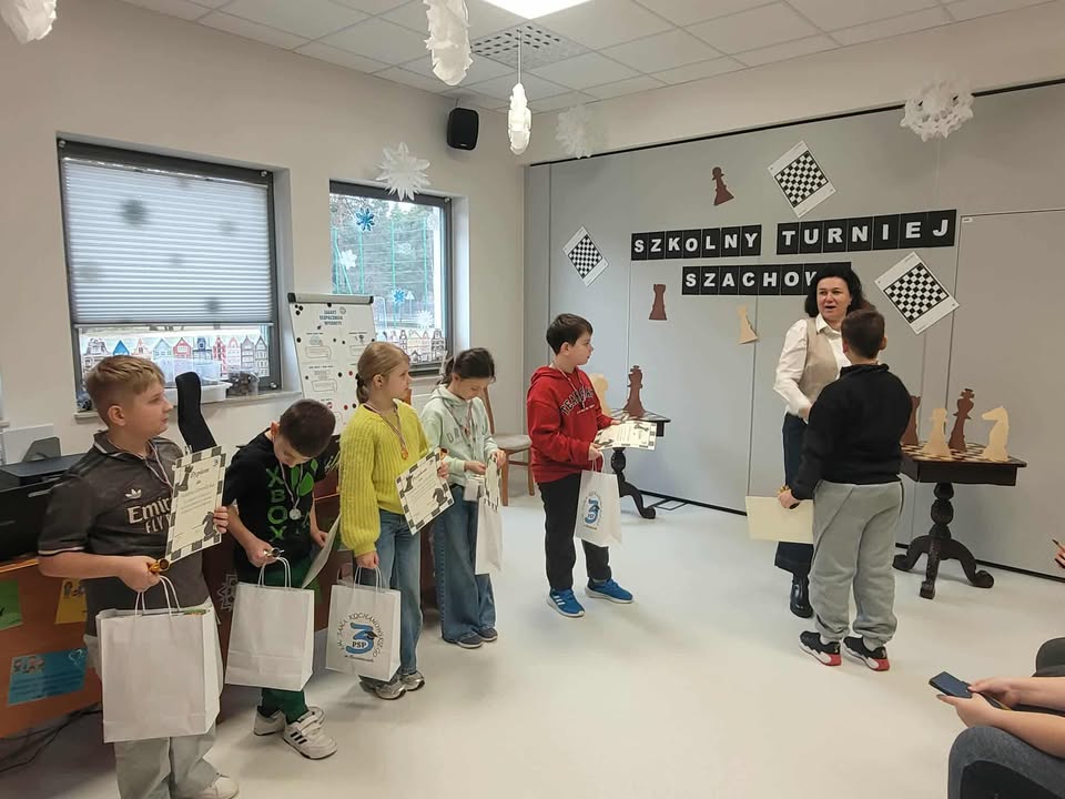 wręczenie nagród w turnieju szachowym