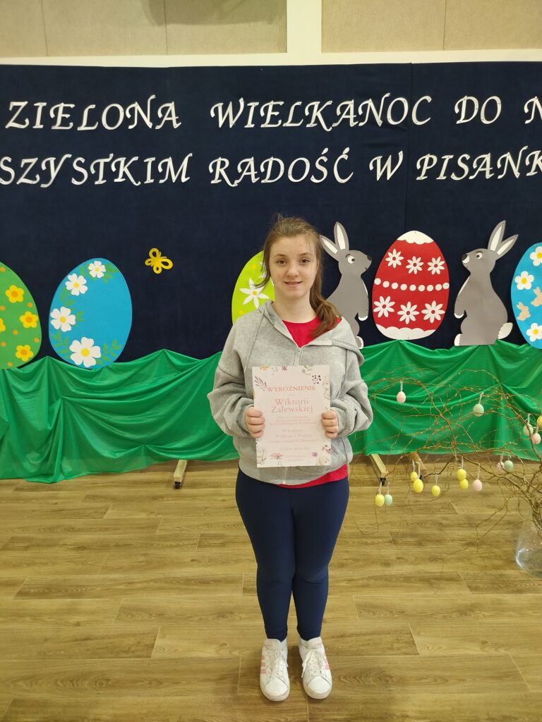 Wyróżniona w konkursie uczennica.