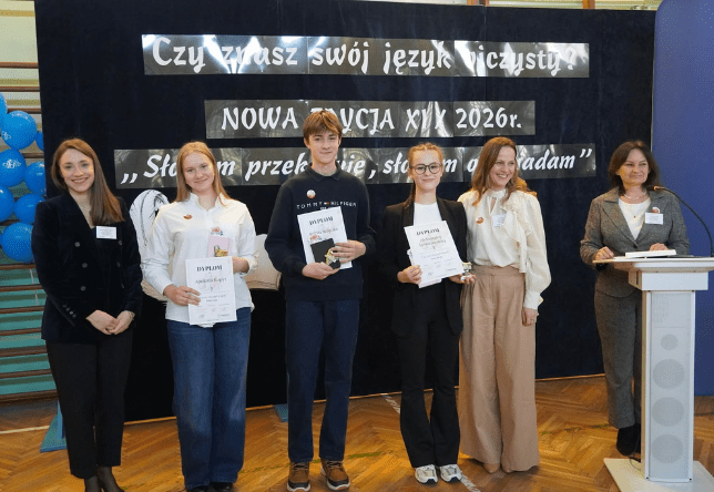 Uczniowie biorący udział w konkursie polonistycznym
