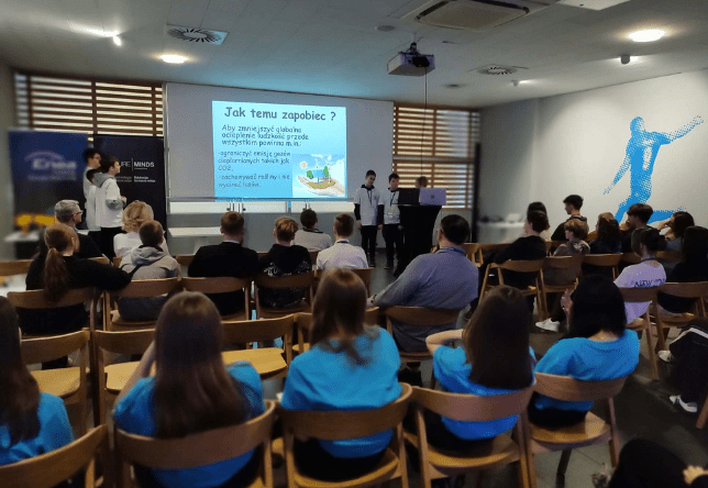 Uczniowie biorący udział w Finale Ogólnopolskiego Konkursu Ekologicznego pod patronatem firmy Enea „Jesteś energią przyszłości”