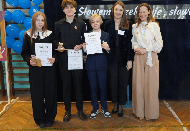 Uczniowie biorący udział w konkursie polonistycznym