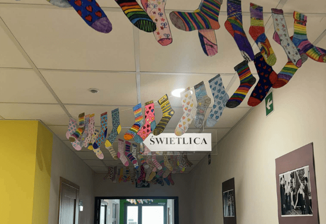 Udział uczniów w akcji "Wyjątkowa skarpetka-wyjątkowość jest wartością"