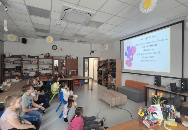 Udział uczniów w akcji "Wyjątkowa skarpetka-wyjątkowość jest wartością"