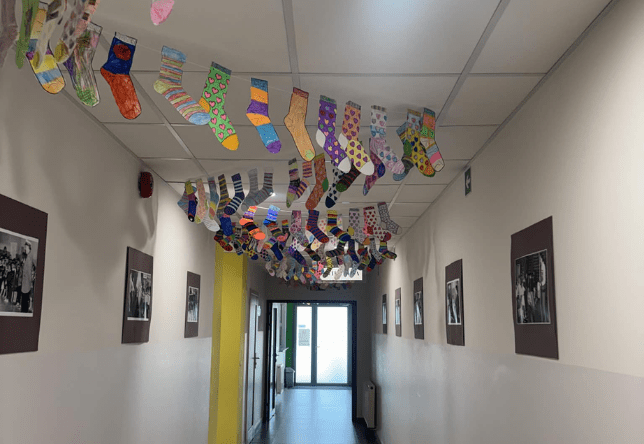 Udział uczniów w akcji "Wyjątkowa skarpetka-wyjątkowość jest wartością"