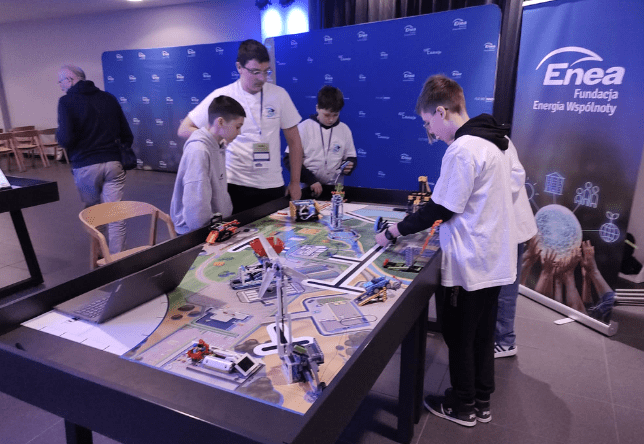 Uczniowie biorący udział w Finale Ogólnopolskiego Konkursu Ekologicznego pod patronatem firmy Enea „Jesteś energią przyszłości”