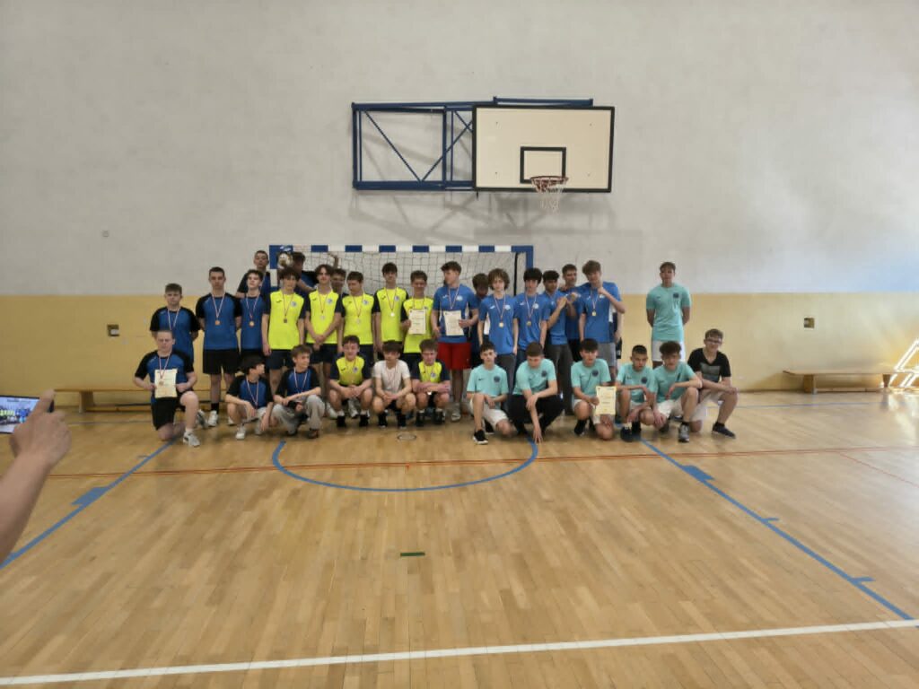 Wszyscy uczestnicy zawodów.