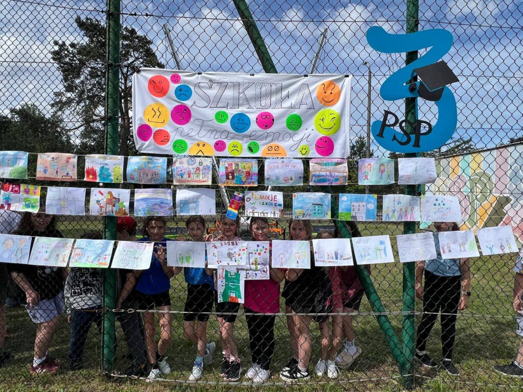 Prezentacja prac naszych uczniów w ramach  "Szkoły pełnej emocji".
