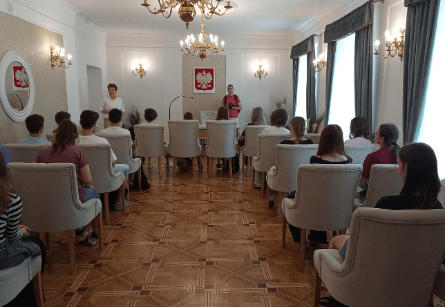  uczniowie klas 7c i 7d odwiedzili Urząd Miejski w ramach lekcji doradztwa zawodowego.
