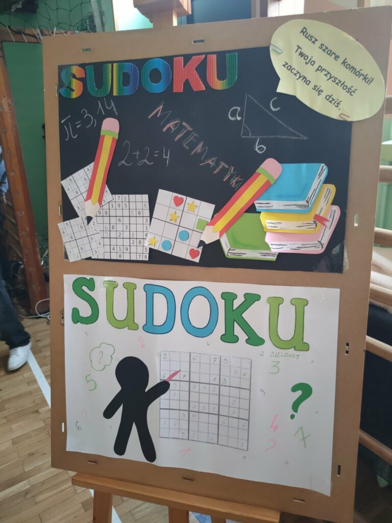 Uczniowie biorący udział w konkursie sudoku