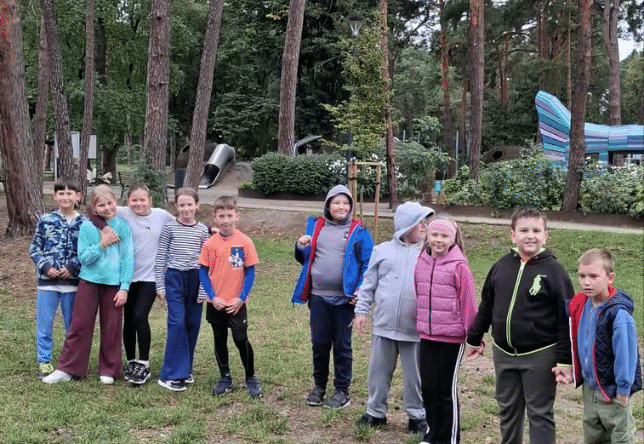 uczniowie biorący udział w II biegu po zdrowie PCK